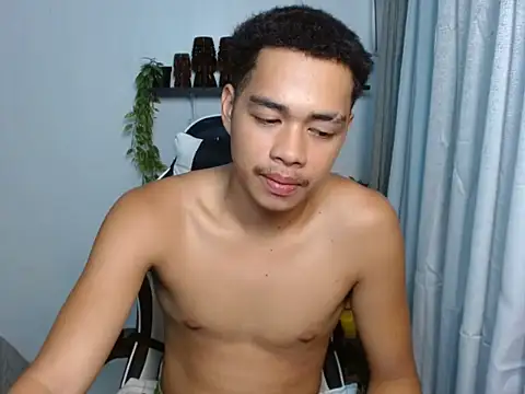 curlyasian_njxx webcam