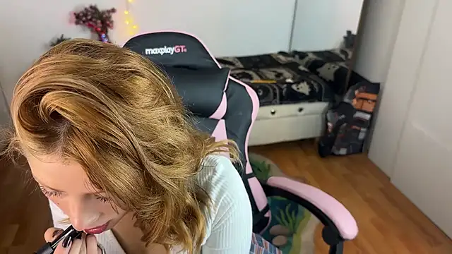 ari_kat webcam