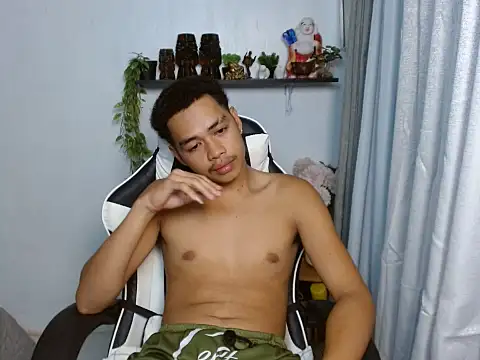 curlyasian_njxx webcam