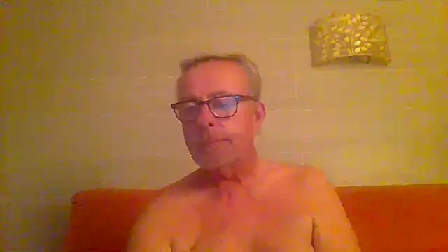 tuggy59 (M grandpa) - close up helmet