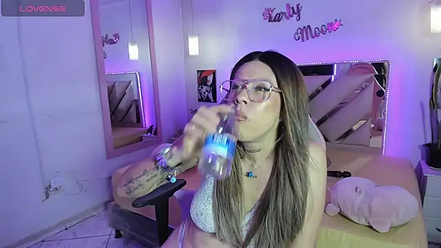 Karly_moon webcam