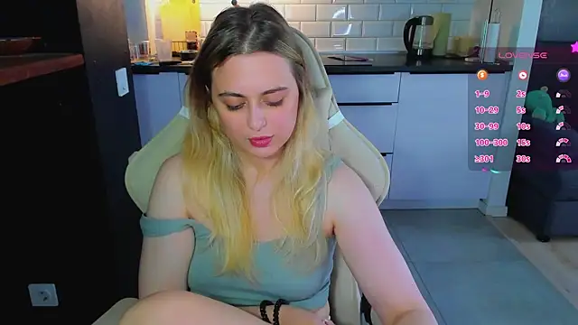 blonde_kellyy webcam