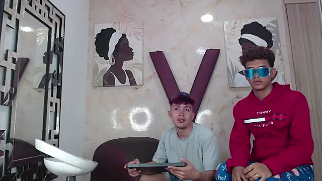 VERY_HOT_GUYS webcam