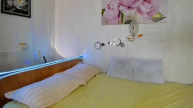 MIRA_ELLE webcam