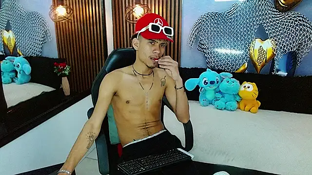 Skinny_cute_Alyer webcam