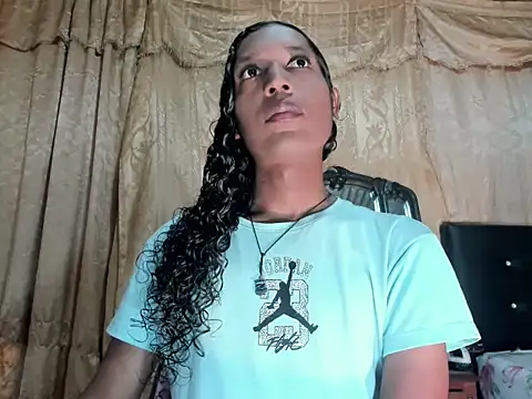chaira_1x1 webcam
