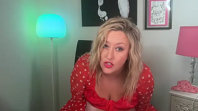 MissNaughtyBlonde webcam