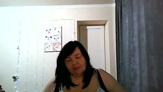 EmilyaLooo webcam
