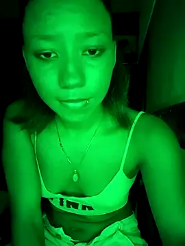 Laurakail_wan webcam