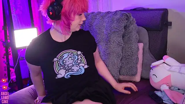 Angel-Lewd-Cake webcam