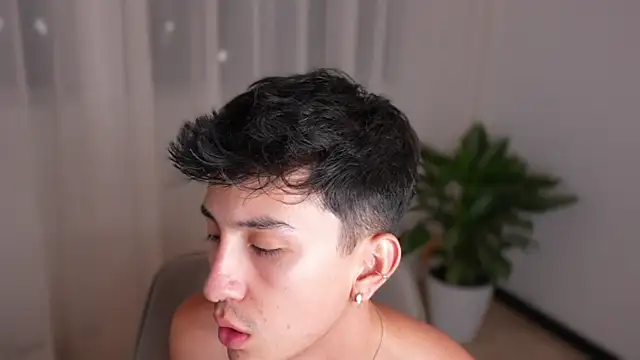 sweettaaron01 webcam
