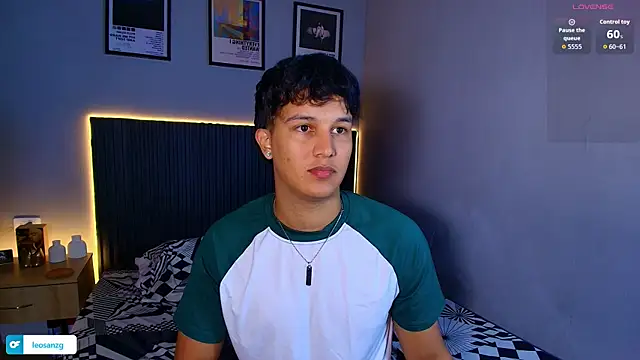 Leo_Savage_ webcam