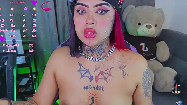 LauriInk1 live cam on StripChat