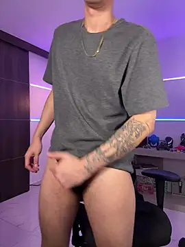 bigryann23 (M young) - HUGE SQUIRT OF MILK