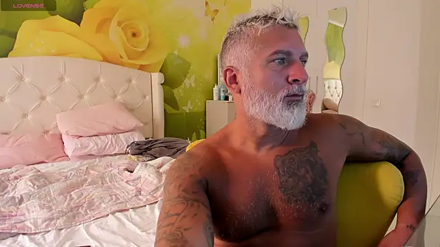 blowmyxxl - BlowMyXXL's free webcam - UK Sex Cams