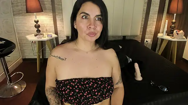 Hannah_Cross webcam