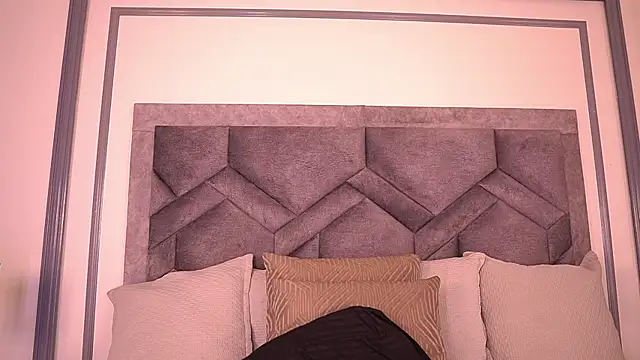 miakay1 - MiaKay1's free webcam - UK Sex Cams