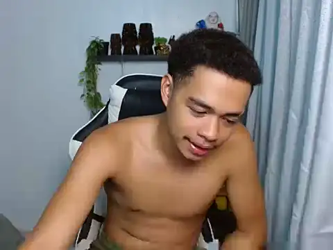 curlyasian_njxx