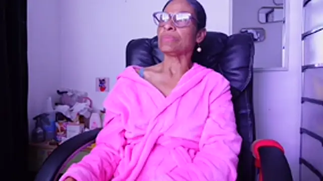 Aries_Mature webcam