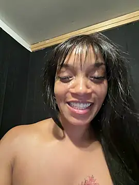 Rakiyahcharms webcam