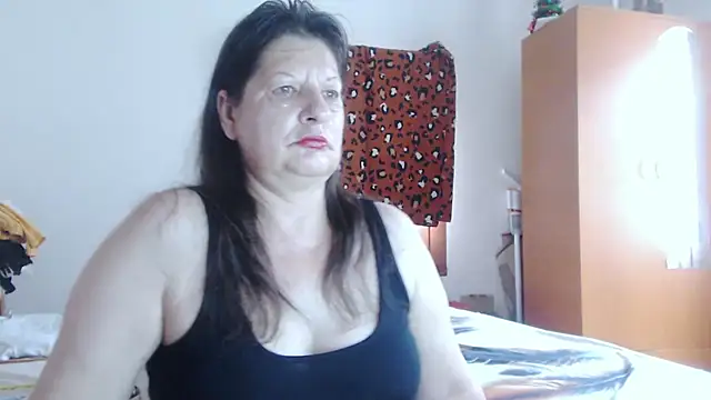 ExtasyMature live cam on StripChat