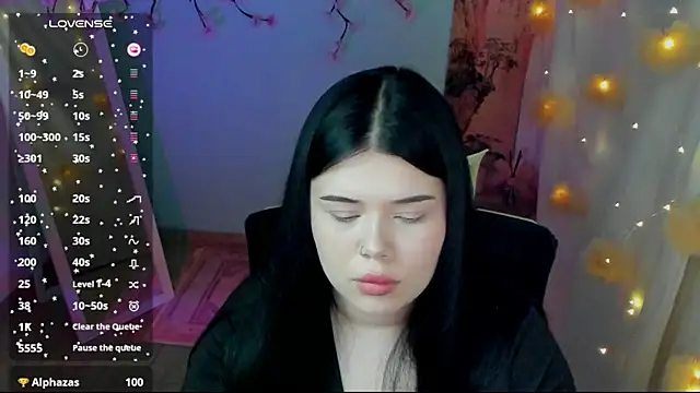 Mona_Esty webcam