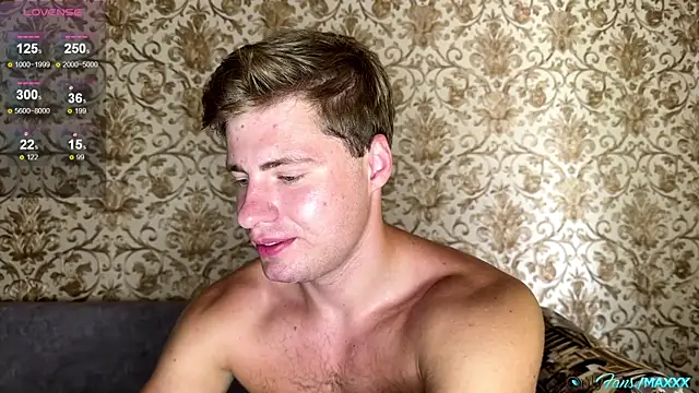 Maxhornyblondieman webcam