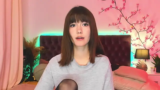 MilanaHotts webcam