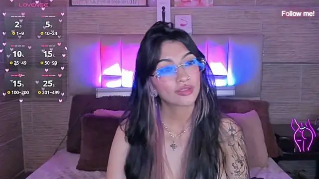 mia_devine_ webcam