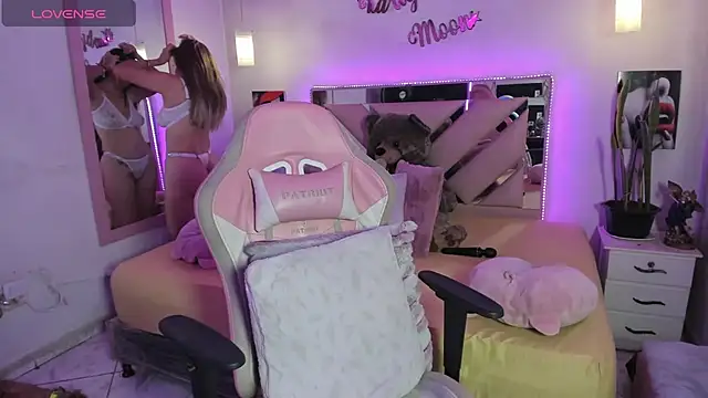 Karly_moon webcam