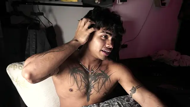 Young_laroi webcam