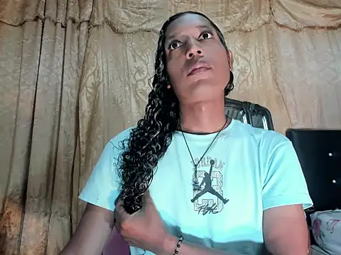 chaira_1x1 webcam
