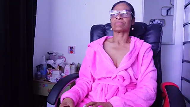 Aries_Mature webcam