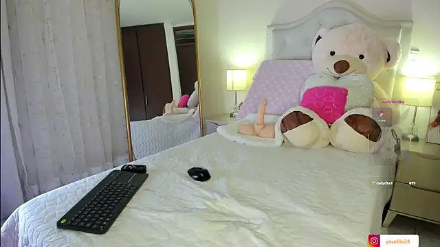 yourlilo24 live cam on StripChat