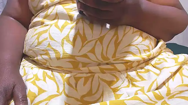 MatureBootyBabe4Uxx webcam