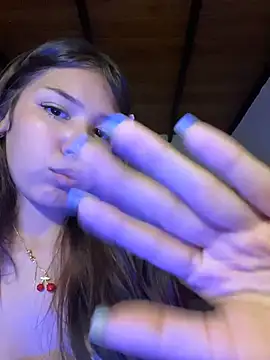 Kitty20205 live cam on StripChat