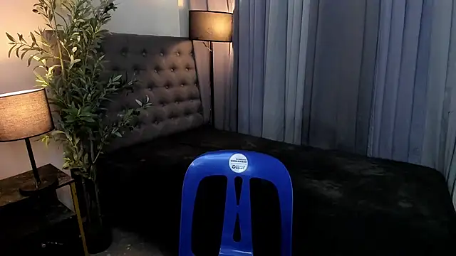 AsianHugecockAnna webcam