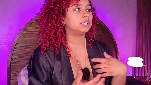 lara_curly webcam
