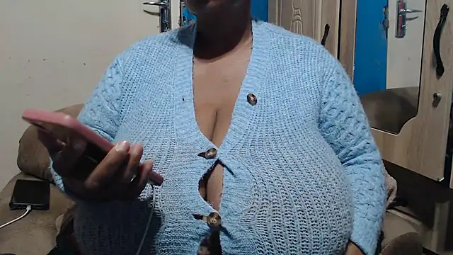 CUTEFIRMMELONSS webcam