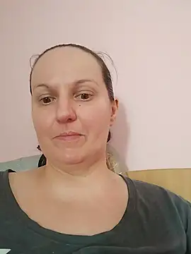 BustyLadyAlma live cam on StripChat