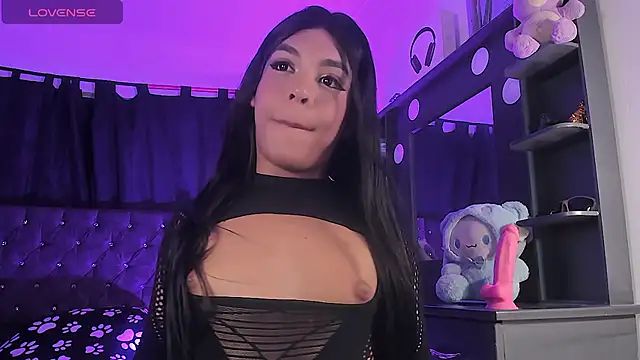 LunaTown1 live cam on StripChat
