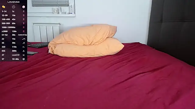 AlicePlushWhispers webcam