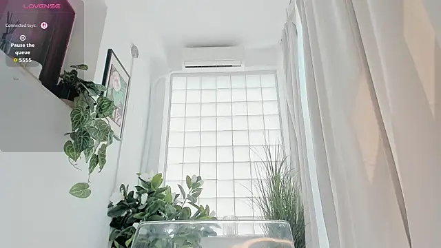 Naila18 live sex cam