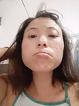 Linda-yiyi live cam on StripChat