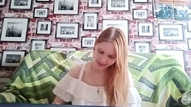 EvieBaggette live cam on StripChat