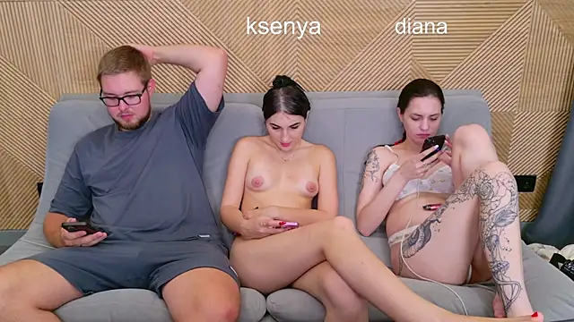 Ksenny live cam on StripChat