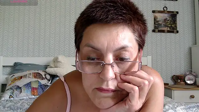 BloomingAllure live cam on StripChat