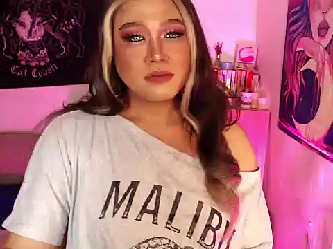MelindaOnDuty_ webcam