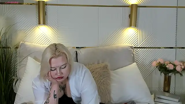 Joslyn_Blossom webcam