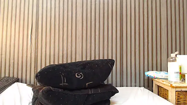 ROYALASS25 webcam